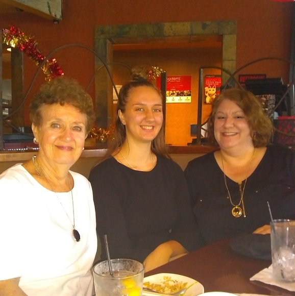 Welcome to Ann's Clothesline - Picture 2 of 6